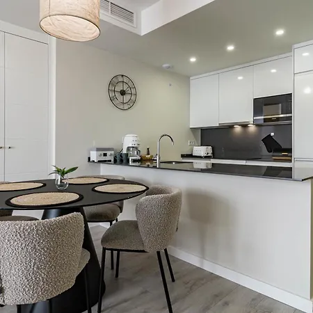 Le2e- Modern New-build Flat Near The Apartment